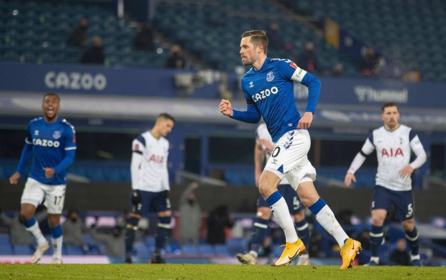 泰森仍然坚 泰森仍然坚